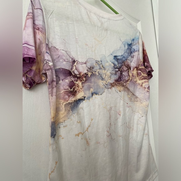 2 for 1! Marble print short sleeve shirts. Size small. - Picture 5 of 11